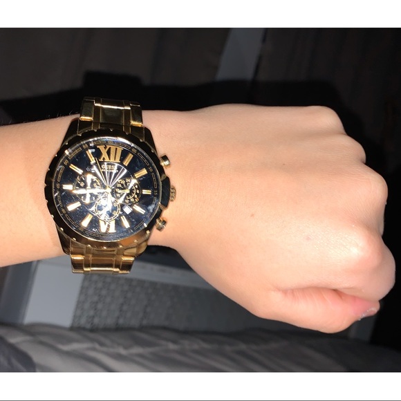 gold guess watch - Picture 6 of 6
